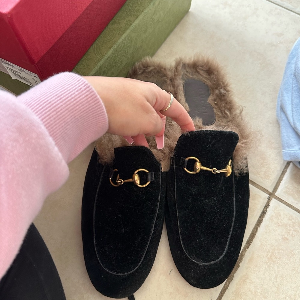 Size 42 Gucci loafers fur